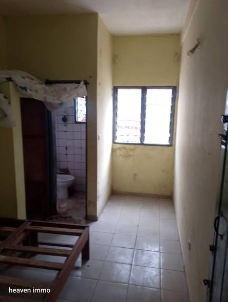 Chambres modernes à louer à Logbessou