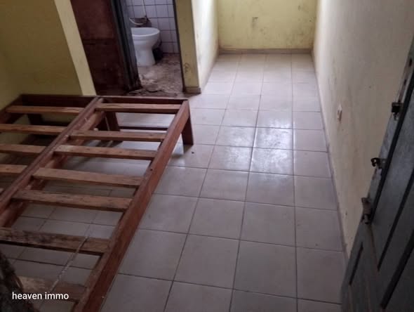 Chambres modernes à louer à Logbessou