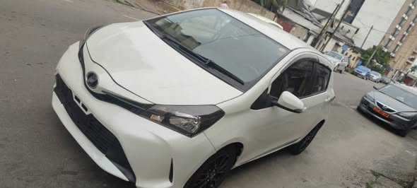 YARIS VITZ 2016 Occasion DUBAÏ