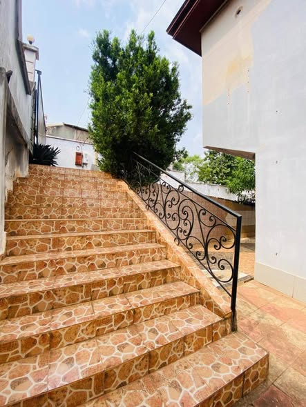 Spacieux Duplex à Louer à Petit Prix