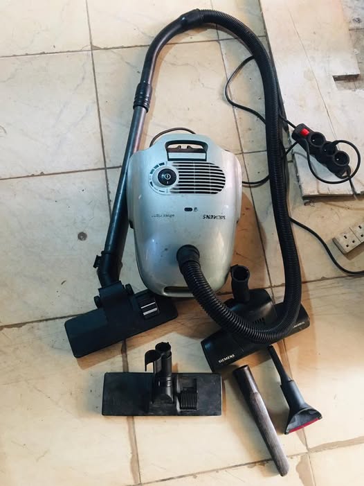 Aspirateur disponible en bon état