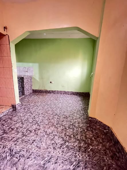 Chambre moderne à Biyemassi