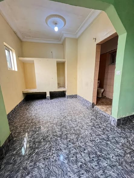 Chambre moderne à Biyemassi