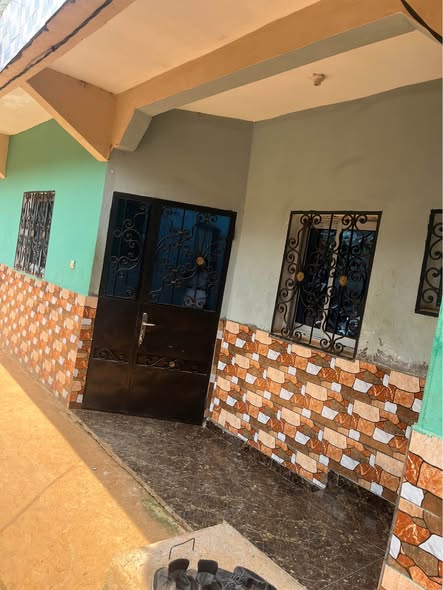 Appartement à louer à Ydé Titi Garage