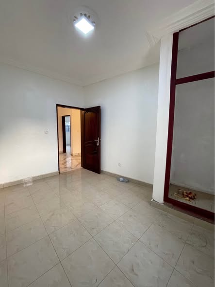 Appartement haut standing à louer à Biyem assi