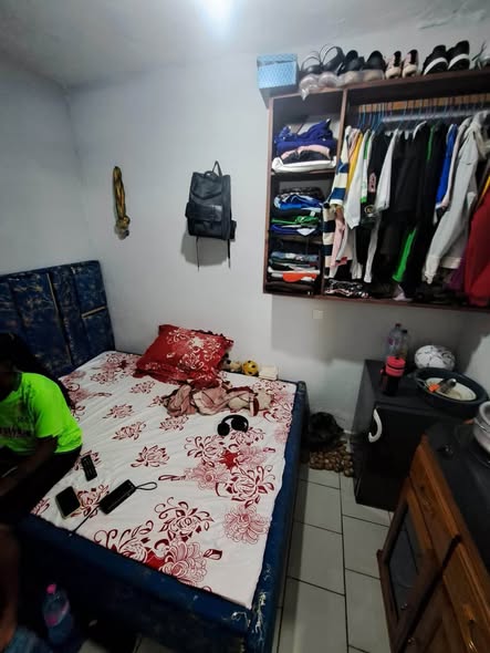 Chambre moderne à louer à Odza