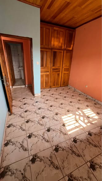 Studio moderne à louer à Etoudi