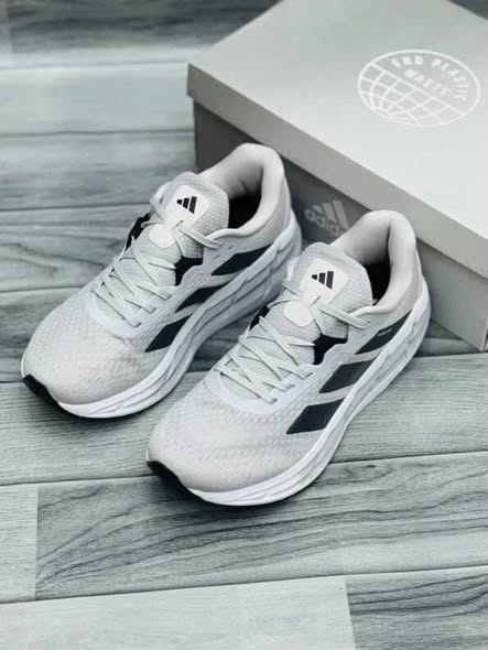 Chaussures en vente avec livraison gratuite