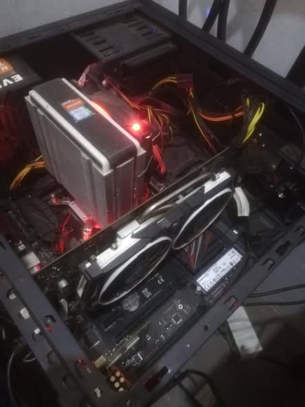 GPU AMD RX 580 8GB + RAM DDR4 4GB à vendre