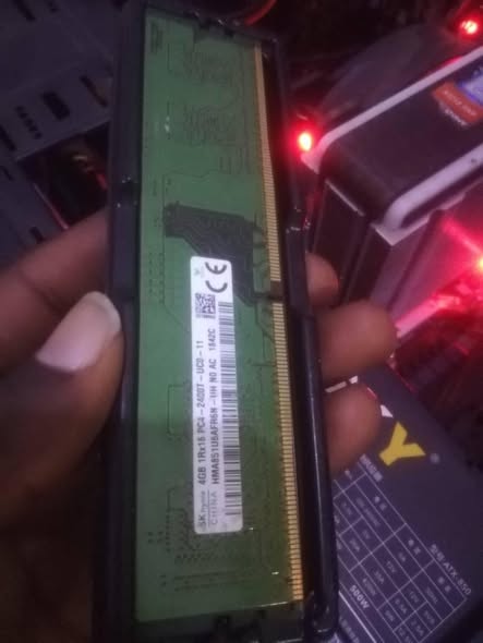 GPU AMD RX 580 8GB + RAM DDR4 4GB à vendre