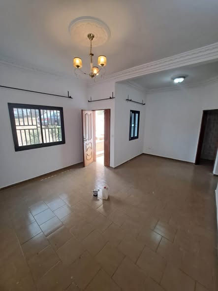 Studio moderne à louer à Maetur Biteng