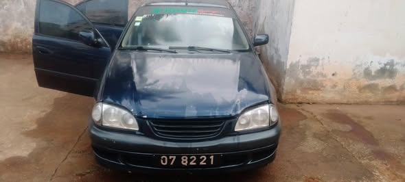Toyota Avensis 98 bien propre