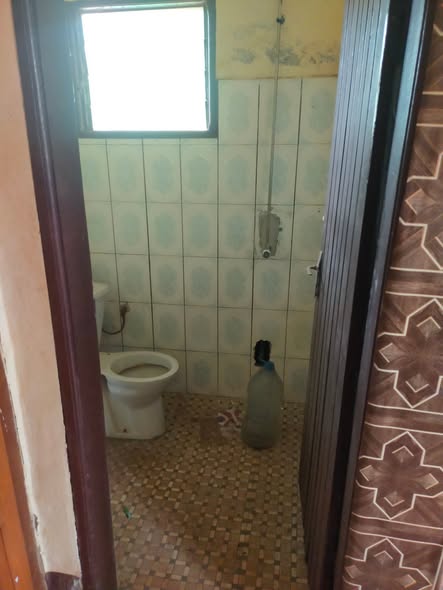 Vaste chambre moderne à Kamkop