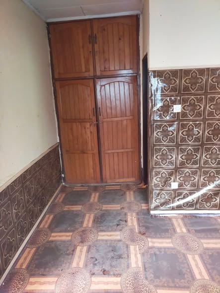 Vaste chambre moderne à Kamkop
