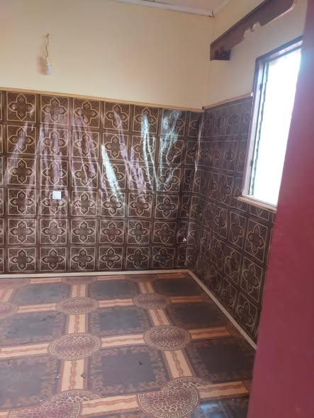 Vaste chambre moderne à Kamkop