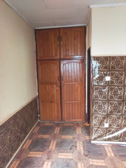 Vaste chambre moderne à Kamkop