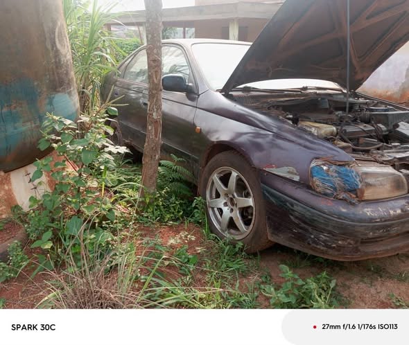 Toyota Carina E à vendre