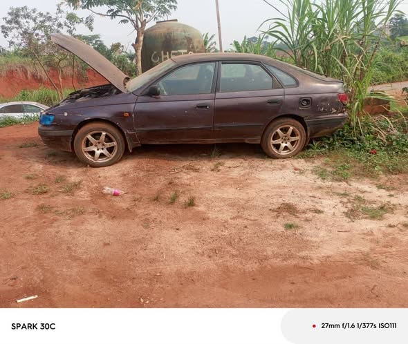Toyota Carina E à vendre
