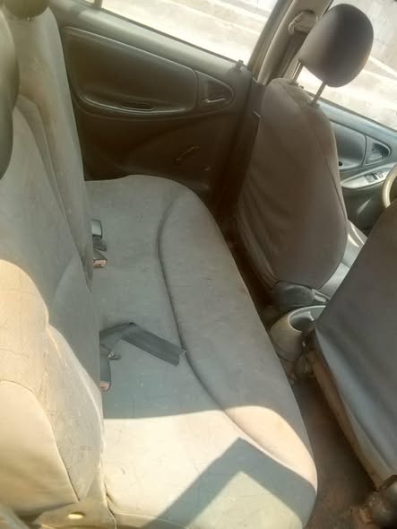 4 coque des Yaris essence bien propre