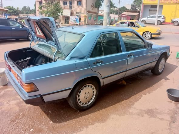 Mercedes 190 très solid
