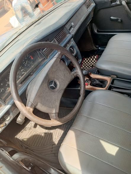 Mercedes 190 très solid