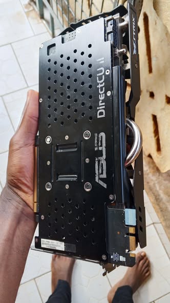 GTX 980 de 4 giga dédié ddr5 bien propre