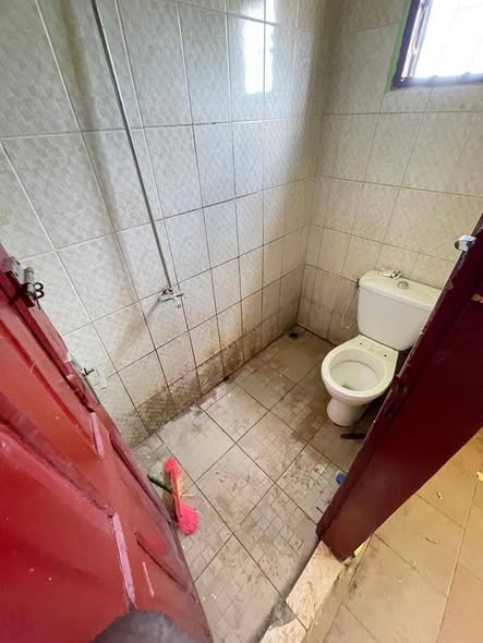 Chambre moderne à louer à Manguier, Yaoundé