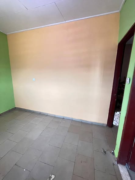 Chambre moderne à louer à Manguier, Yaoundé