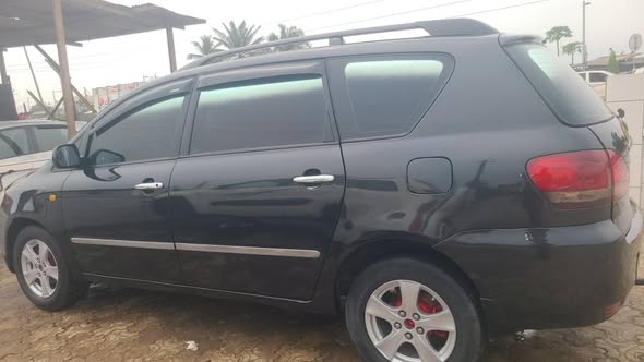 Location Avensis Verso 7 places