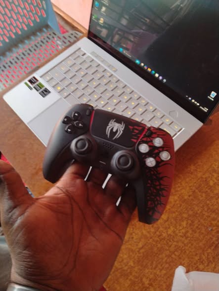 Manette PS5 neuve et scellée