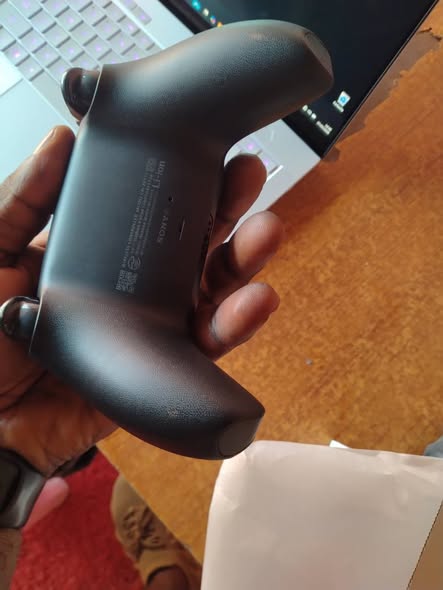 Manette PS5 neuve et scellée