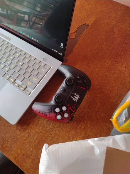 Manette PS5 neuve et scellée