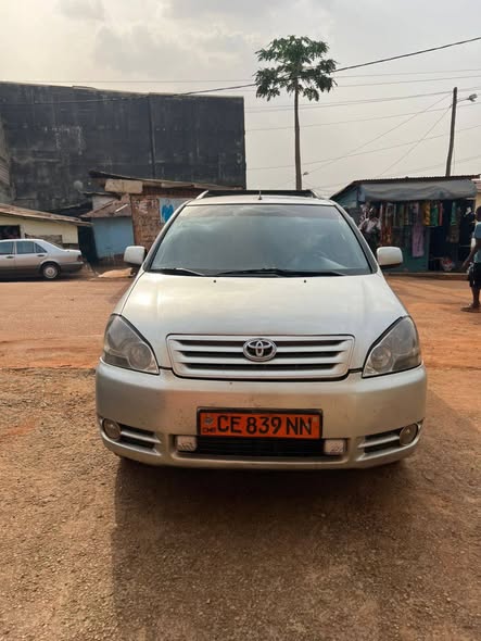 Avensis Verso 07 places à vendre