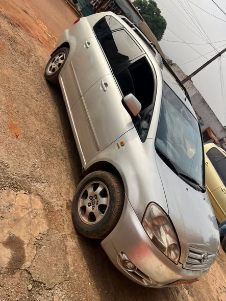Avensis Verso 07 places à vendre