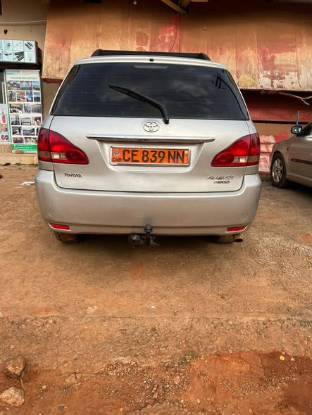 Avensis Verso 07 places à vendre