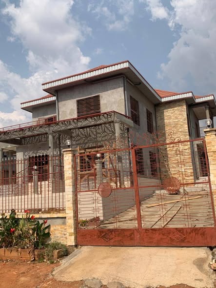 Duplex haut standing à vendre à Yaoundé