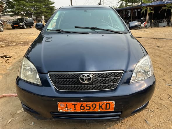 Voiture à vendre, moteur sec, climatisé