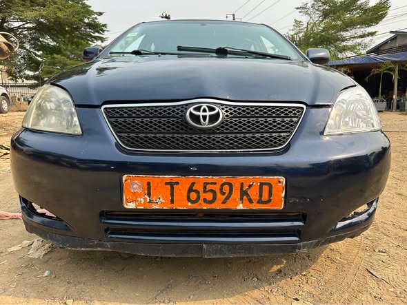Voiture à vendre, moteur sec, climatisé
