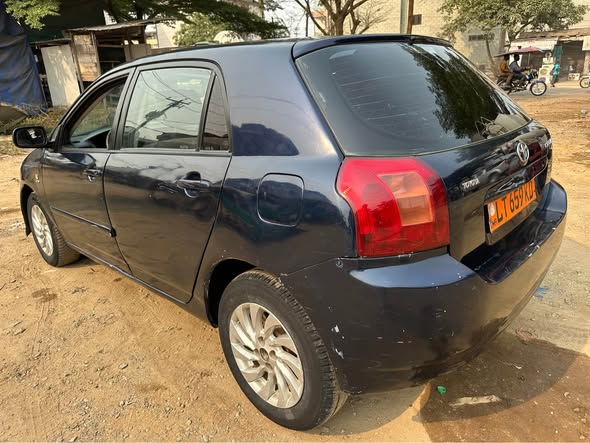 Voiture à vendre, moteur sec, climatisé