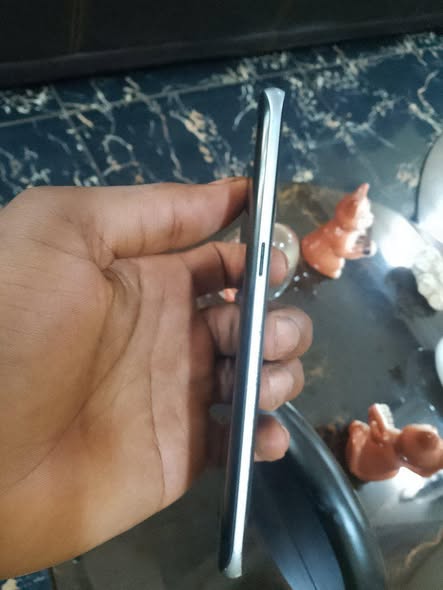 Samsung avec vitre caméra arrière cassée
