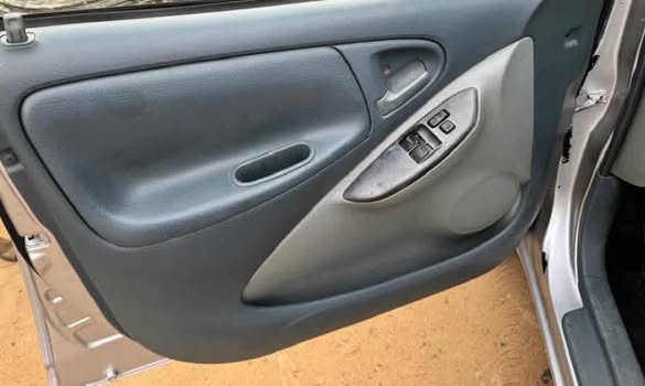 YARIS 2002 MANUELLE