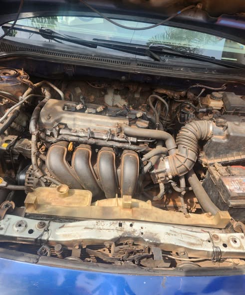 Voiture à vendre avec climatisation et peinture d'origine