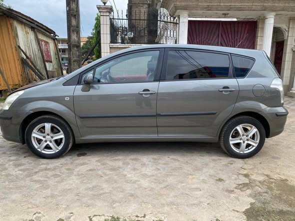 Corolla Verso 07 places à vendre