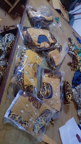Vêtements traditionnels pour enfants