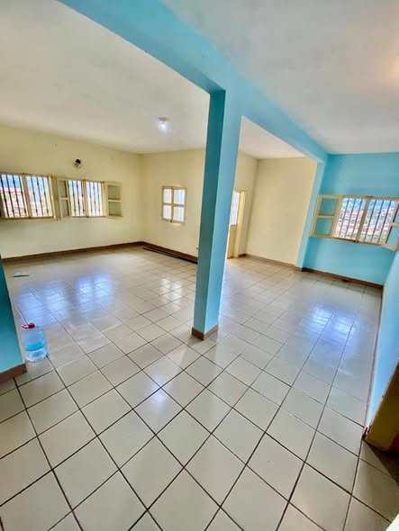 Géant appartement à Mendong