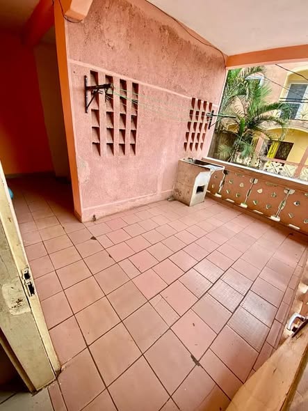 Géant appartement à Mendong