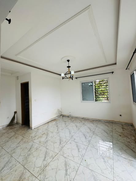 Studio moderne à louer à Simbok