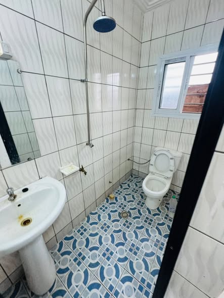 Studio moderne à louer à Simbok