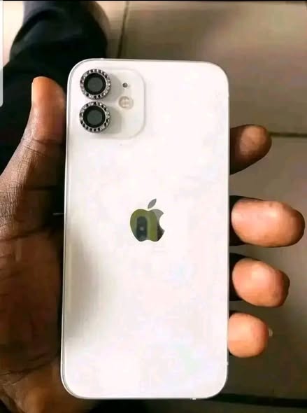 iPhone 12 simple à vendre