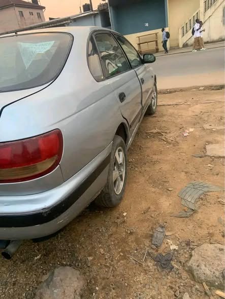 Toyota Carina e à vendre à Douala